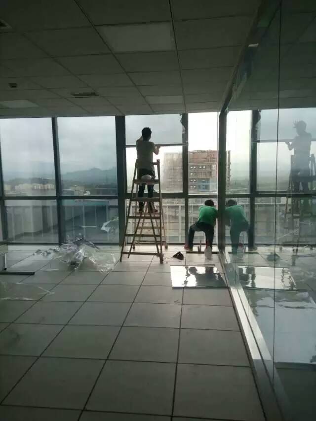 银监句办公室隔热膜
