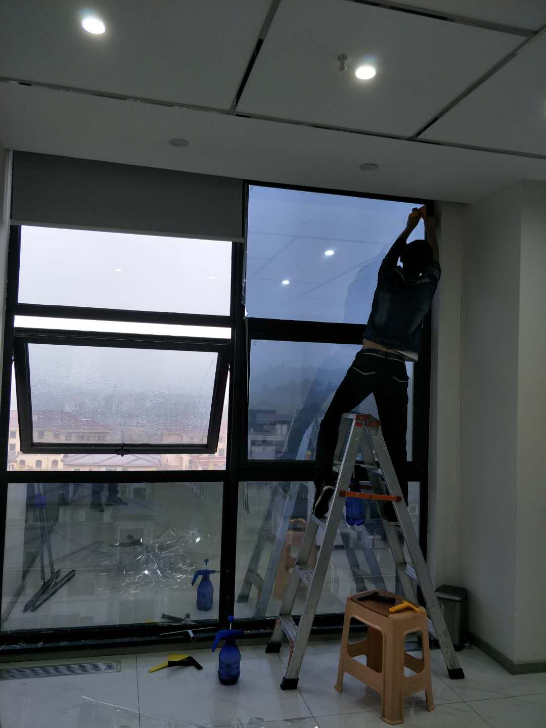 办公室隔热膜.jpg